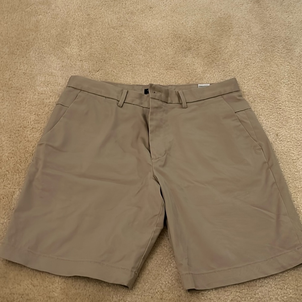 Men’s khaki shorts